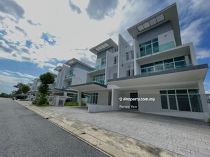3 Storey Semi-detached house for sale
