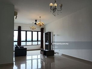 Partly furnished 4 rooms with full facilities and short walk to Mall