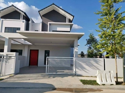 Bulanan RM1800--Rumah Holiday di tepi padang Golf