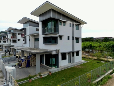 New 3 Storey Semi D House, Desa Sentosa Sg Merab Bangi near UKM