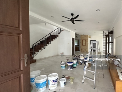 3 storey renovated super link house for rent