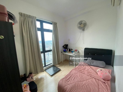 Parkhill High floor medium room with view near Apu for rent