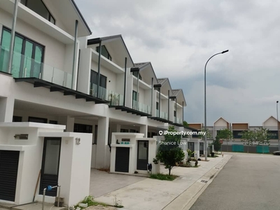 Andira Park Bandar Bukit Puchong 3 storey Corner 4 rooms for Rent
