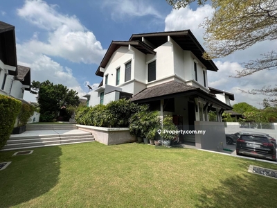 Exclusive 3 Storey Bungalow With Lift
