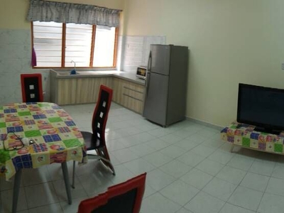Freehold-Desa Daya Apartment Nr Eq Hotel 800sf 3-Bedrooms with Strata