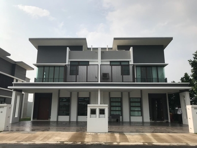Fully Furnished 3 Storey 3540sqft Next to Highway