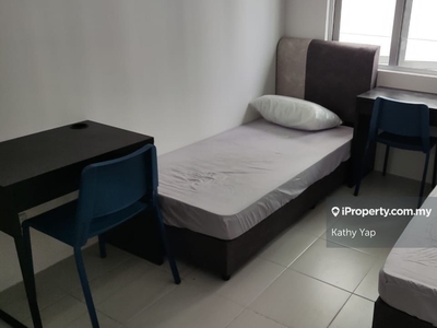 Fully furnished, full house aircond, walk to LRT 3min only.