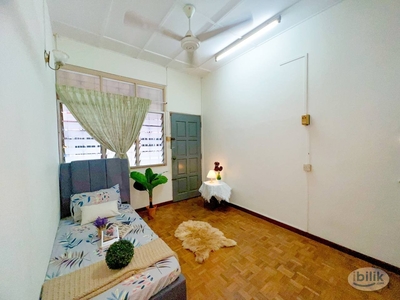 Fully Furnished House Room For Rent At Seri Kembangan, Selangor