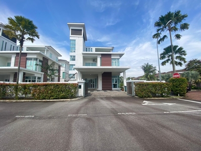 [Gated & Guarded] Freehold Bungalow @ Bistari Residence, Puchong