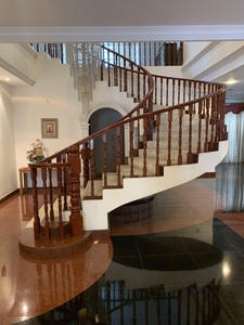 Mansion House 2 1/2 Storey For Sale!