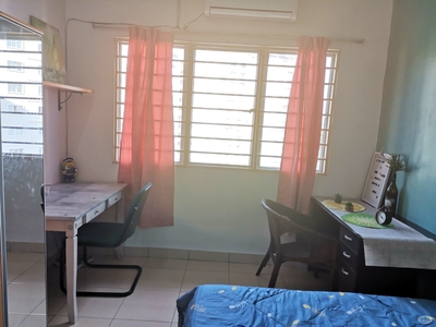 Middle Room at SuriaMas, Bandar Sunway