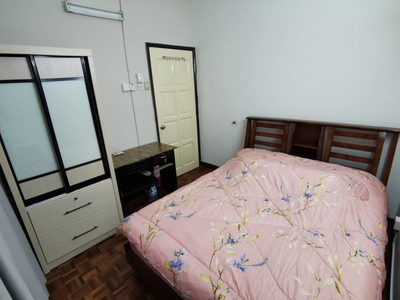Room to let at usj 9