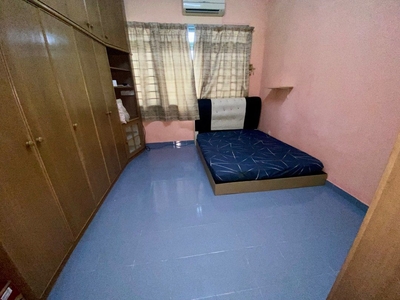 Rooms for rent near LRT Alam Megah