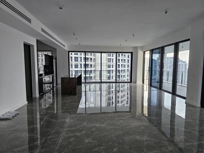 High Floor Bigger Unit with Private Lift Lobby