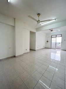 Johor Bahru Apartment Nearby CIQ Checkpoint for RENT, 3 rooms, Low Monthly Rental, Can move in Immediately