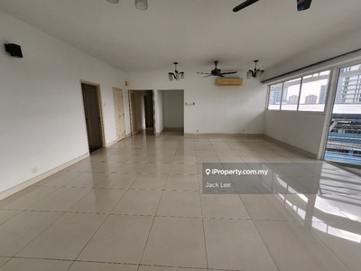 Spacious living and near MRT and amenities