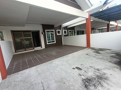 Taman tronoh akasia kinta Perak, single storey terrace house for rent, partially furniture, gated and guarded