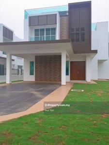 2.5 storey corner bungalow with swimming pool, Puchong Utama 3