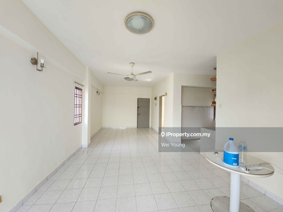 A bright and airy high floor corner Unit for Sale, Dont Miss!