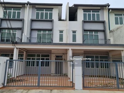 Acacia Taman Pulai Mutiara 2.5 Storey Terrace House Original Unit