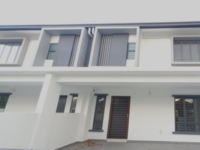Brand New Semi D House Partial Furnished Taman Tuanku Jaafar, Near KTM Sungai Gadut