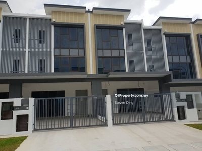 Decora 3 Storey Terrace House at Setia Utama 2 For Sale