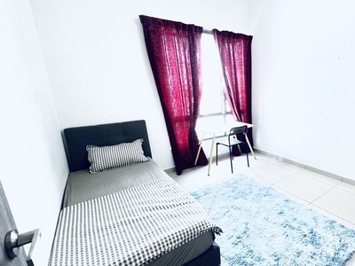 Middle Room with Private Bathroom at Tree Sparina, Bayan Lepas for RENT !! Near Airport !! FREE WIFI !!