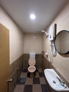 Near LRT Kelana Jaya Master Room attach Private Toilet for Rent at SS3