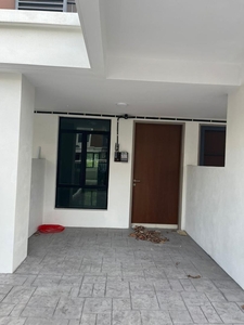 New house !! Partly Furnished for rent at Elegan Townhouse @ Taman Putra Perdana, friendly neighbours