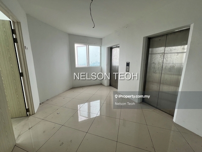 Penthouse, airport view, unfurnished unit, well maintained