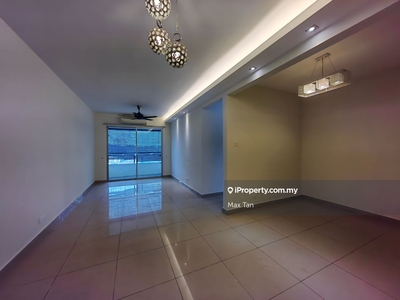 Semi Furnished End-Lot Unit for Sell (2 Car Parks) - Well Maintain