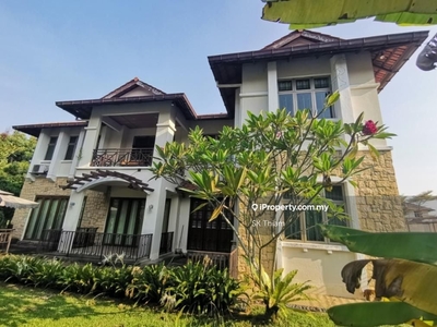 Spacious Corner Lot Bungalow with Golf View