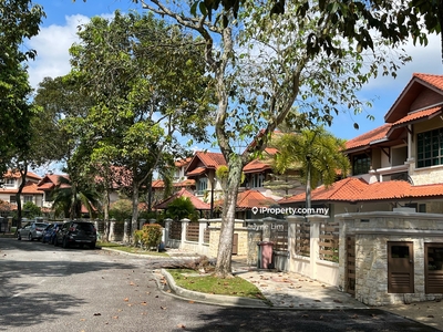 Waterfront lakevilla resort bungalow with big land, fencing n gate