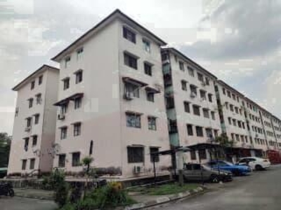 Semenyih Beranang , Baiduri apartment Level 3 with bed