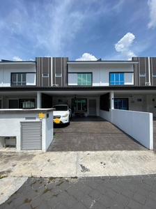 Beautiful Renovated 2 Storey Link Terrace Irama Perdana Bandar Puncak Alam