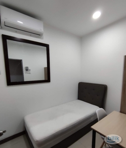 FEMALE ROOM AVAILABLE AT GLOMAC CENTRO